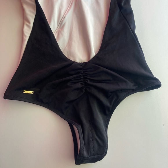 🖤Victoria’s Secret Colorblock One-Piece Swim - Picture 5 of 8